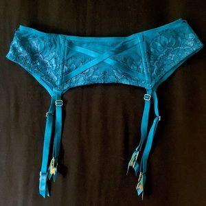 VS Limited edition Garter Belt